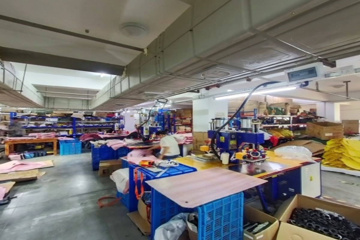 Clean waterproof bag production workshop